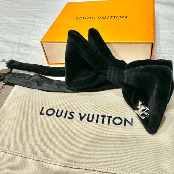 🔥LV HOLIDAY 25’🔥🆕💯ULTIMATE LOUIS VUITTON ECLIPSE MNG CHAIN VELVET BOW TIE🔥 - Picture 11 of 17